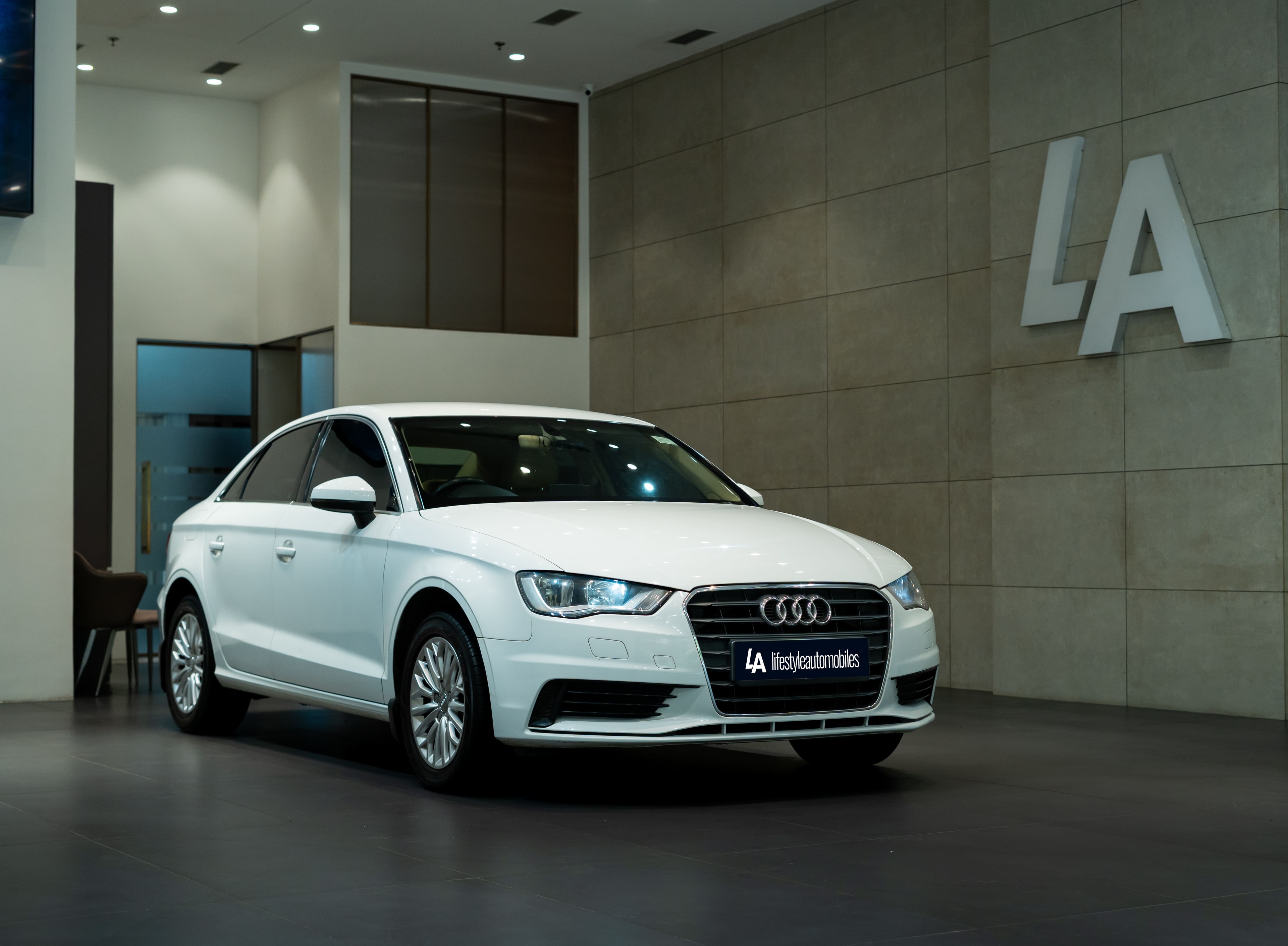 2016 Audi A3 40 TFSI Limousine, image 1