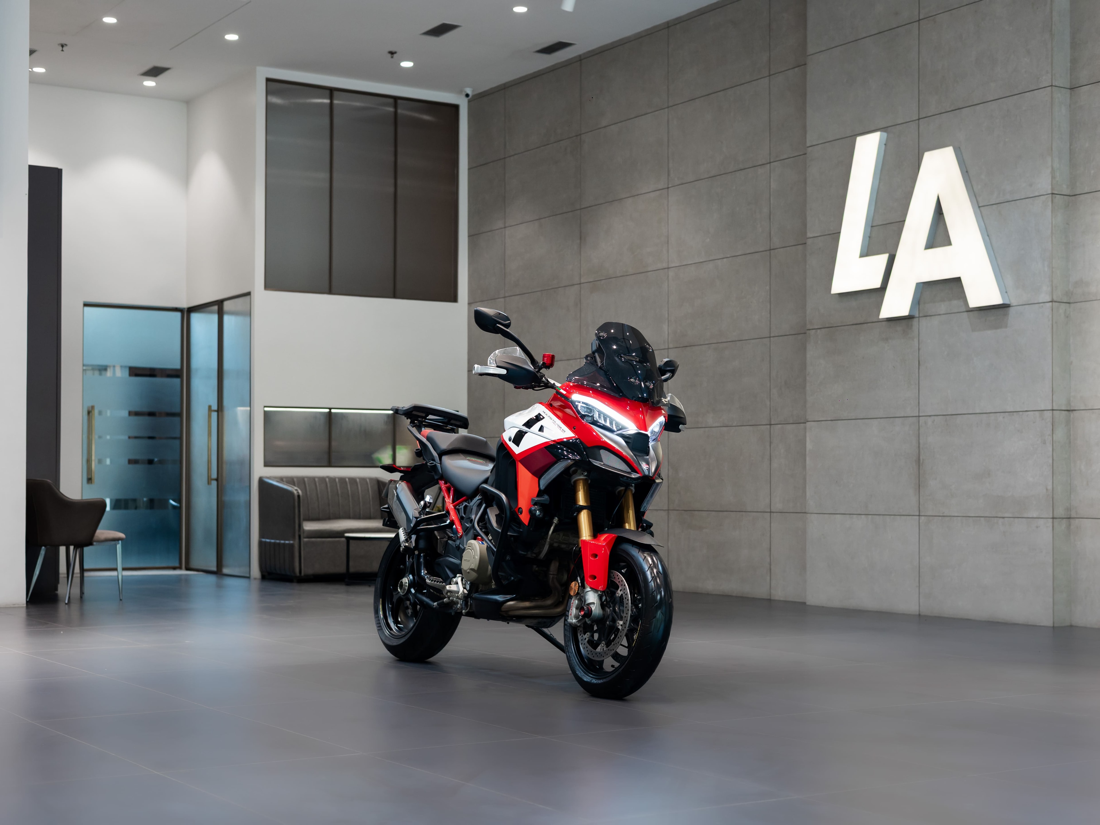 2023 Ducati Multistrada V4 Pikes Peak, image 1