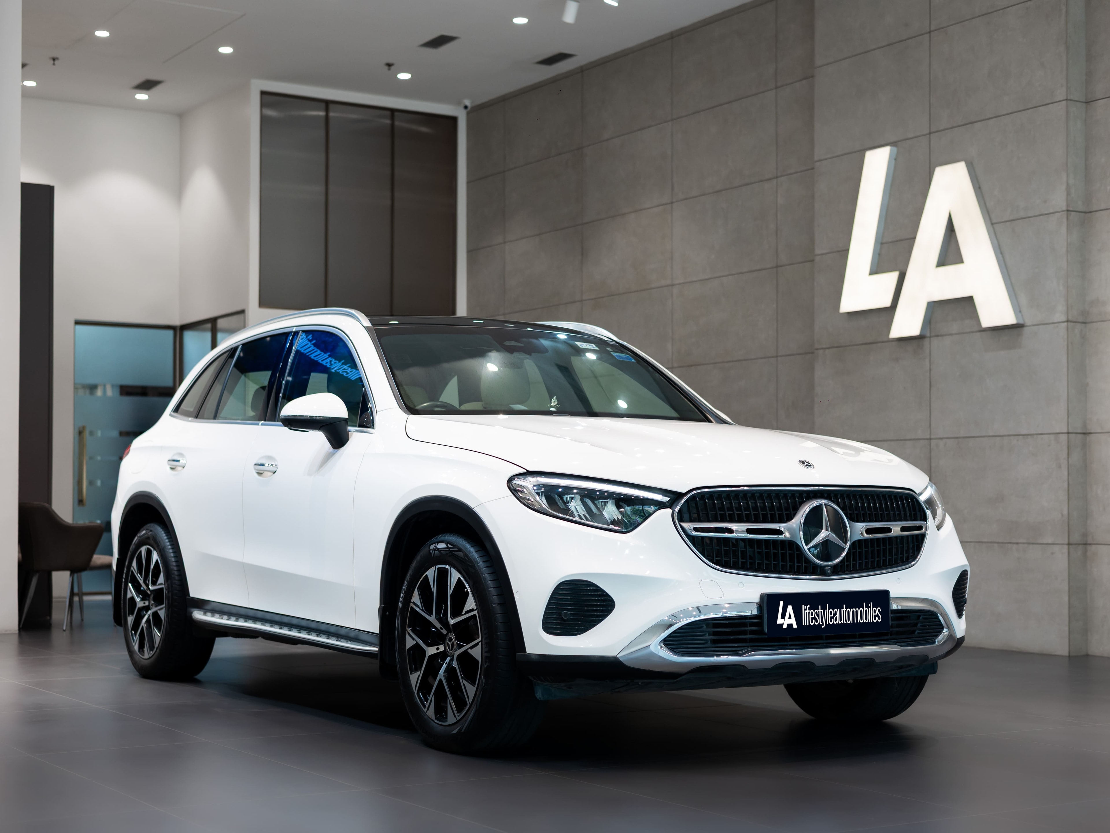2025 Mercedes GLC 300 4Matic, image 1