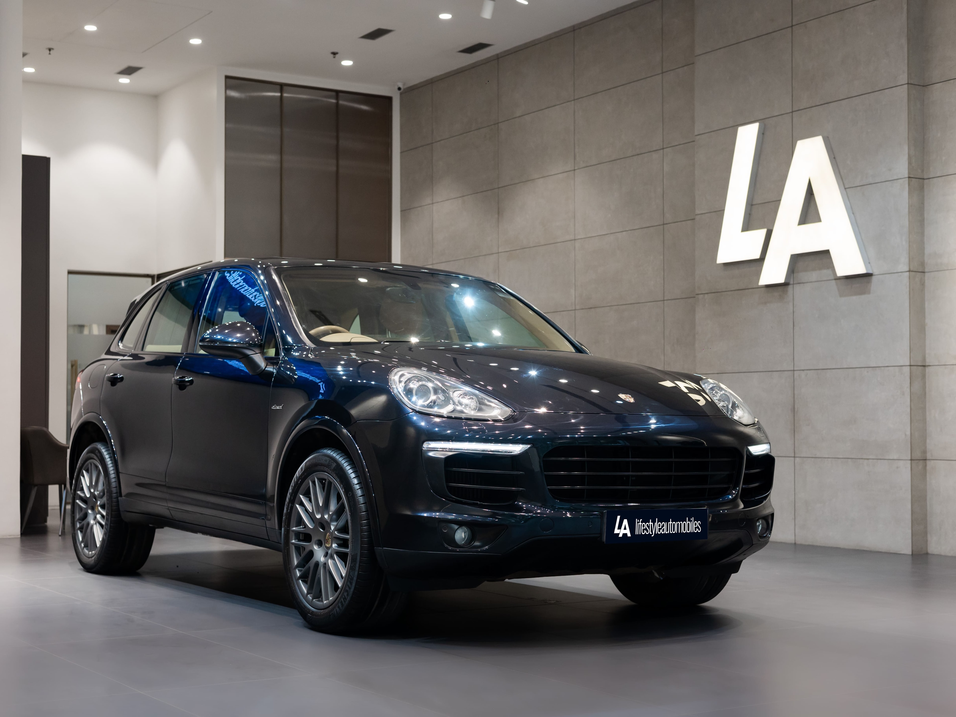 2017 Porshe Cayenne, image 1